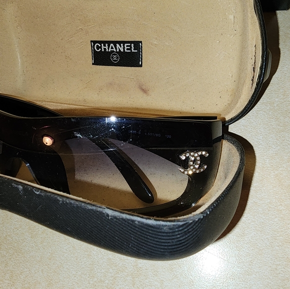 Authentic BLACK CHANEL SUNGLASSES/ SHADES - Picture 4 of 7